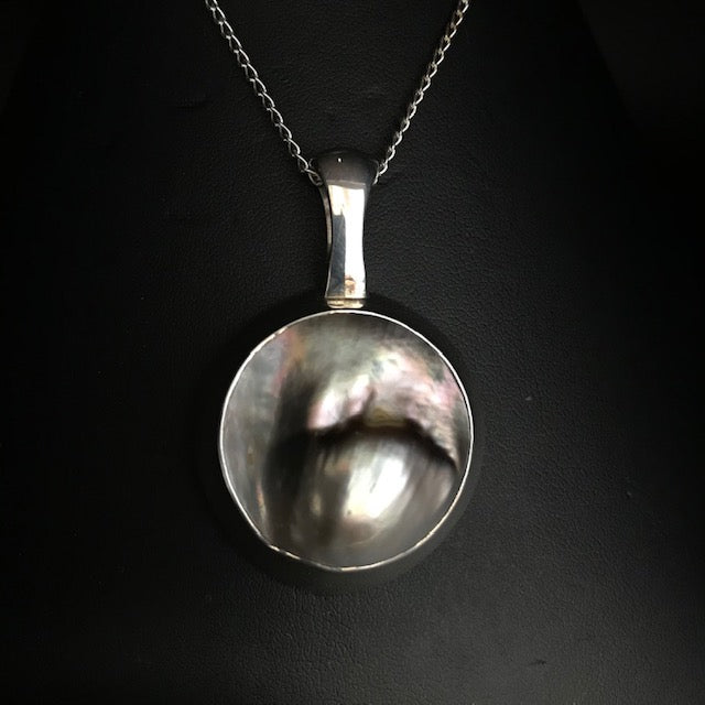 Pearl pendant 