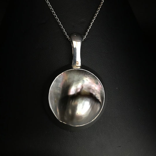 Pearl pendant 