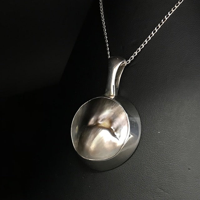 Pearl pendant 